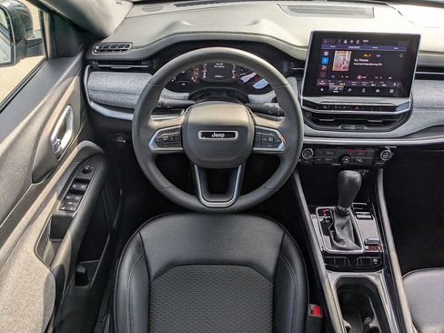 Certified 2024 Jeep Compass Latitude AWD/4WD image 14