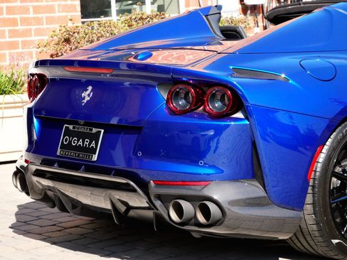 Used 2023 Ferrari 812 GTS RWD image 14