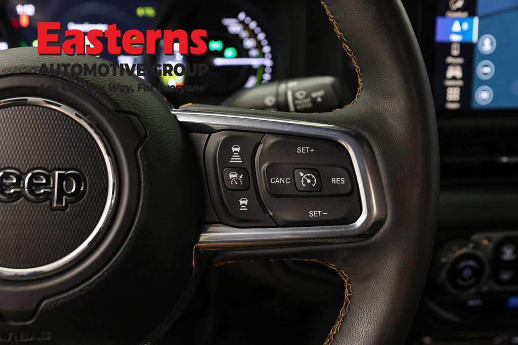 Used 2024 Jeep Wrangler Unlimited Sahara w/ Technology Group AWD/4WD image 16