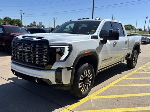 New 2026 GMC Sierra 2500 Denali Ultimate w/ LPO, Black Badging Package AWD/4WD image 10