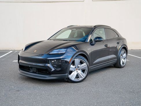 Used 2025 Porsche Macan Electric image 1