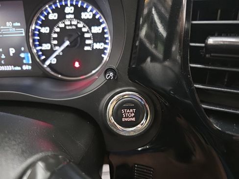 Used 2018 Mitsubishi Outlander SEL image 25