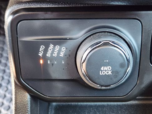 Used 2023 Jeep Renegade Latitude AWD/4WD image 15