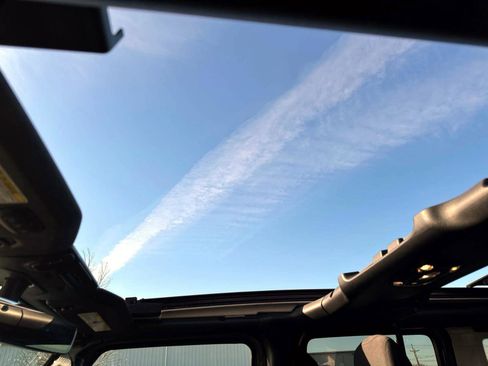 Used 2023 Jeep Wrangler Unlimited w/ Sun & Screen Package image 6