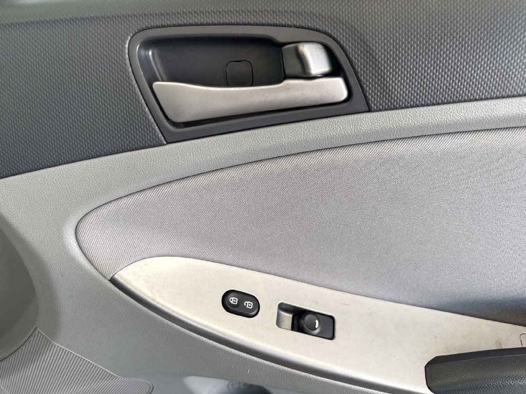 Used 2017 Hyundai Accent SE FWD image 19
