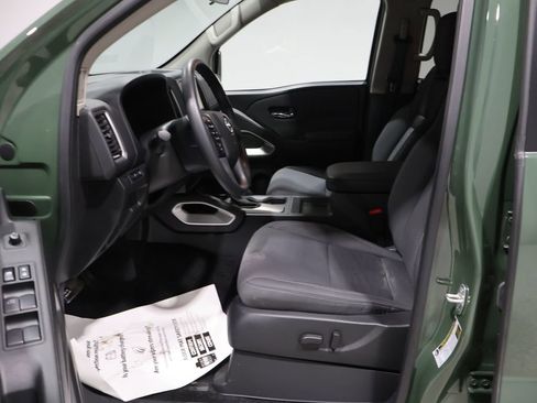 Used 2024 Nissan Frontier SV image 11