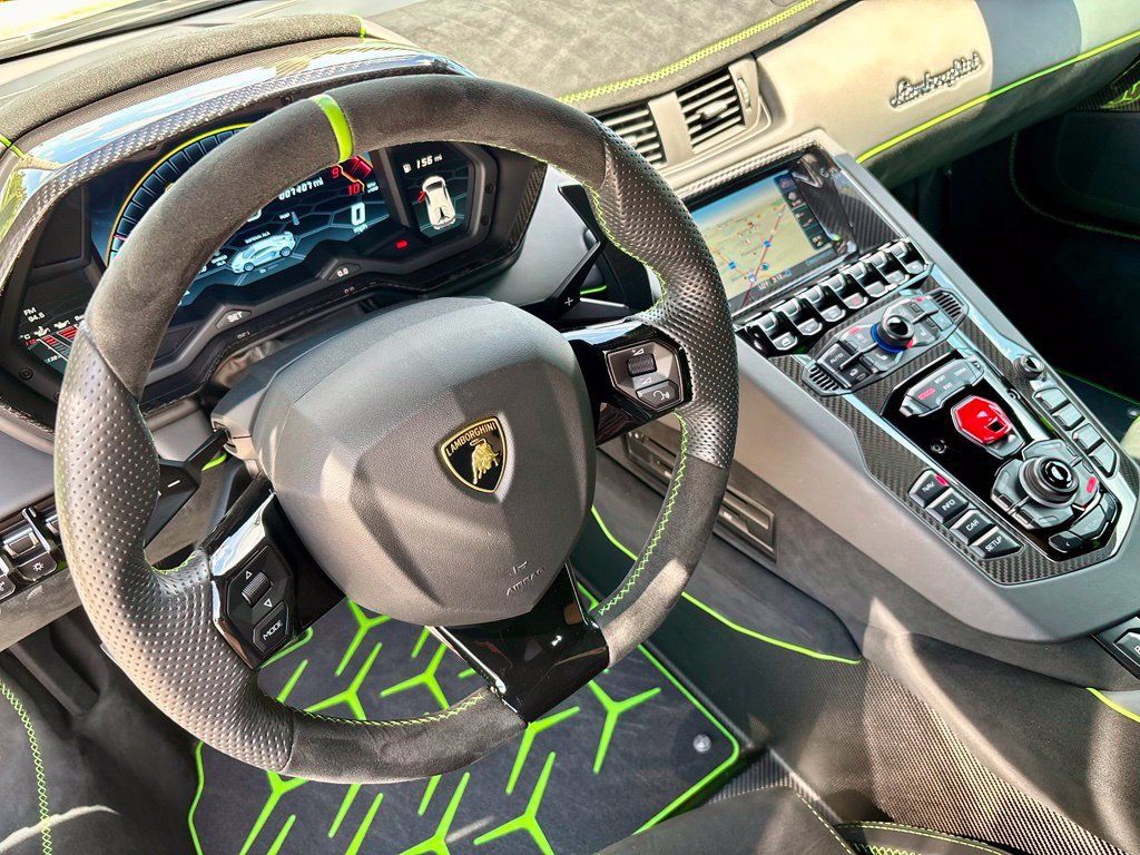 Used 2019 Lamborghini Aventador SVJ AWD/4WD image 17