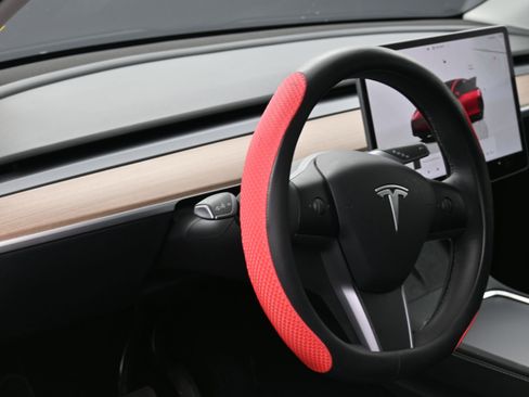 Used 2025 Tesla Model Y Long Range image 19