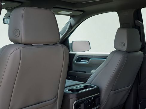 New 2026 GMC Sierra 1500 SLT image 19