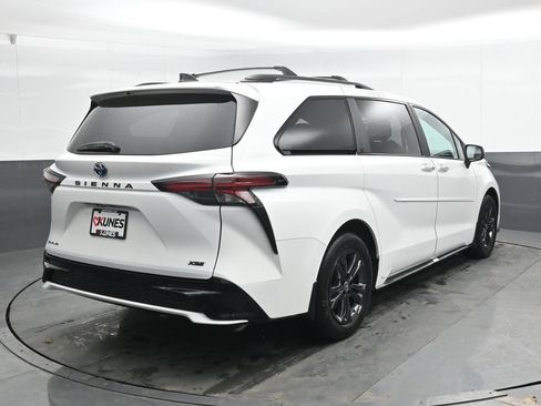 Used 2025 Toyota Sienna XSE AWD/4WD image 6