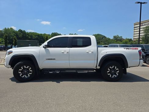 Used 2022 Toyota Tacoma TRD Off-Road w/ Technology Package AWD/4WD image 22