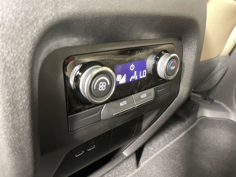 Used 2025 Buick Enclave Preferred image 21