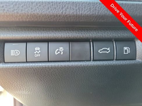 Used 2025 Toyota Camry SE w/ Convenience Package FWD image 15
