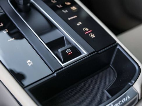 Certified 2026 Porsche Macan AWD/4WD image 30