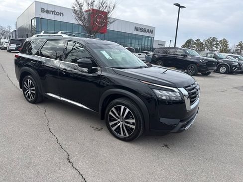 Used 2025 Nissan Pathfinder Platinum image 9
