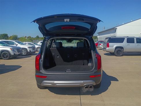 Used 2022 Kia Telluride S image 13