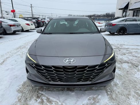 Used 2022 Hyundai Elantra SEL w/ Convenience + Premium Package image 2