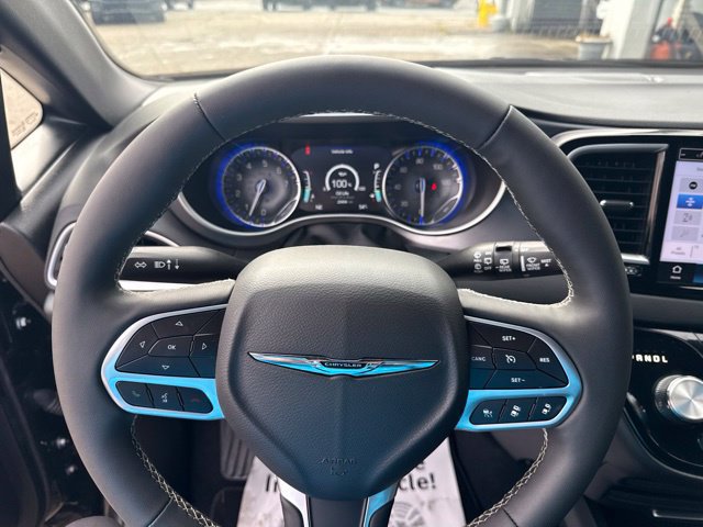 Used 2026 Chrysler Pacifica Select FWD image 15