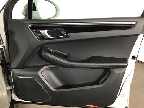 Certified 2023 Porsche Macan Turbo AWD/4WD image 22
