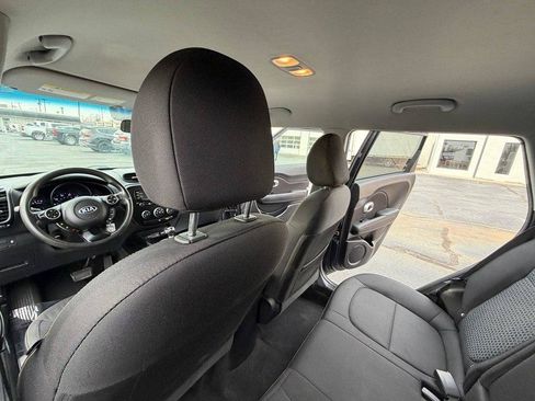 Used 2016 Kia Soul + FWD image 12