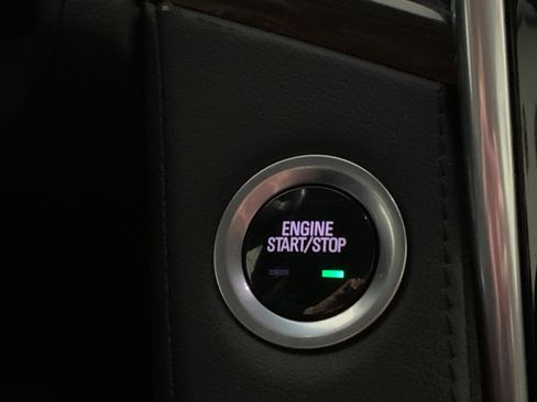 Used 2020 Cadillac Escalade Luxury w/ Escalade Sport Edition image 19