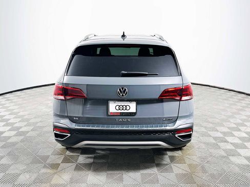 Used 2022 Volkswagen Taos SE w/ Panoramic Sunroof Package AWD/4WD image 6