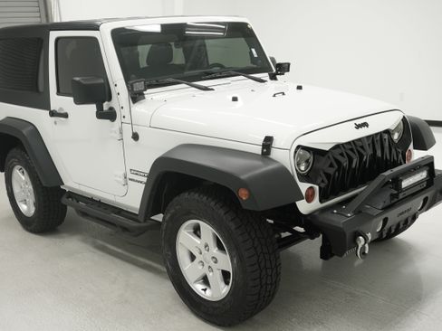 Used 2012 Jeep Wrangler Sport AWD/4WD image 3