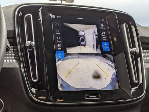 Certified 2025 Volvo XC40 B5 Plus image 17