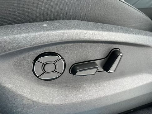 New 2026 Volkswagen Tiguan SE image 4