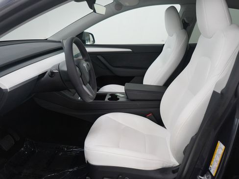 Used 2025 Tesla Model Y Long Range image 21