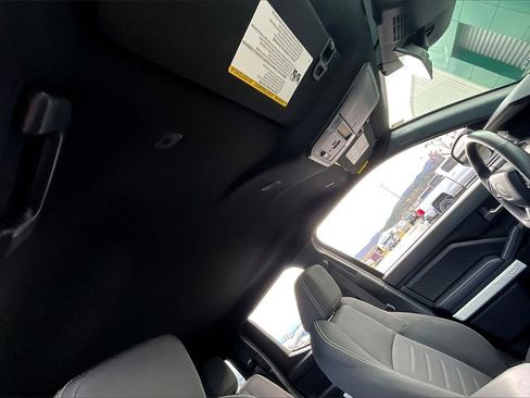 Used 2024 Toyota Tacoma TRD Off-Road image 23