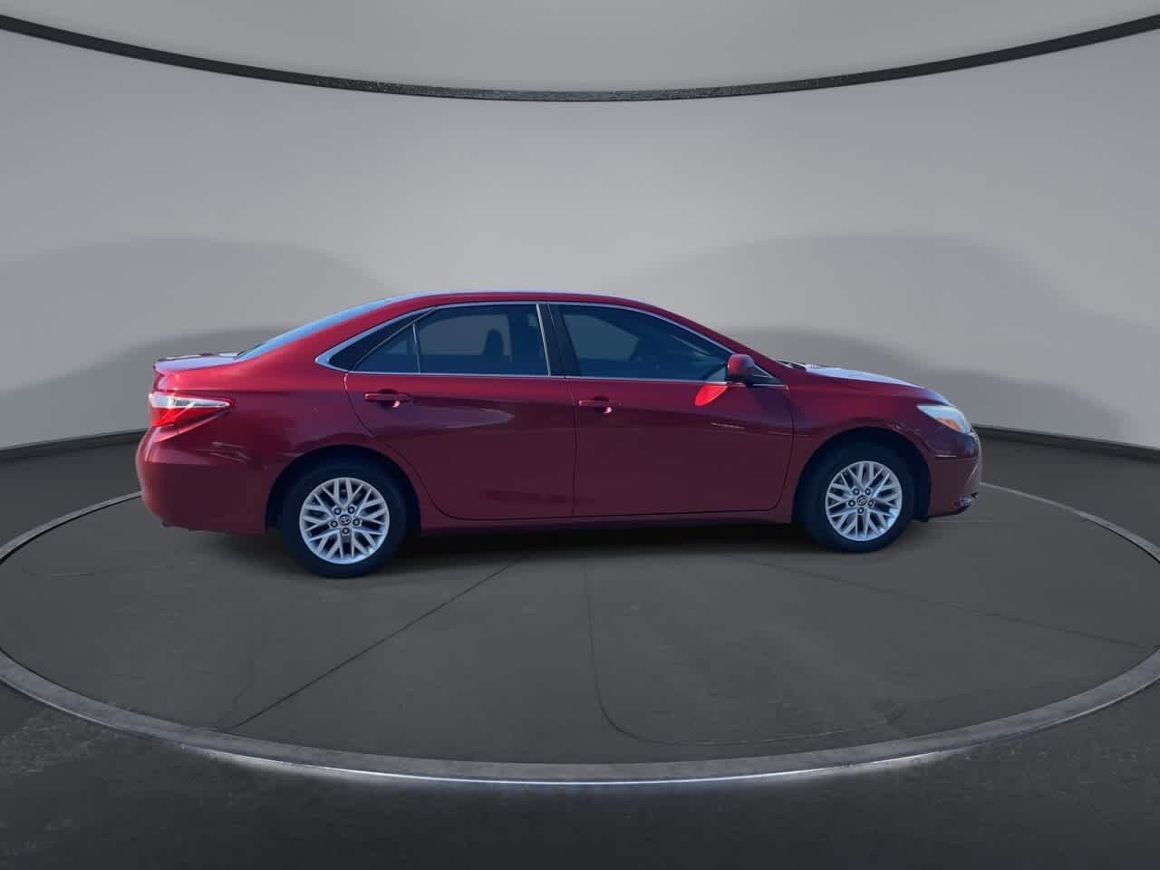 Used 2017 Toyota Camry LE FWD image 2
