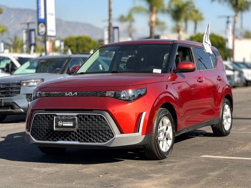 Used 2023 Kia Soul LX w/ LX Technology Package image 4
