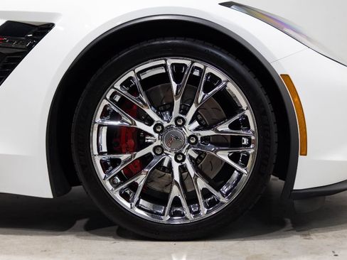Used 2015 Chevrolet Corvette Z06 w/ 3LZ Preferred Equipment Group RWD image 39