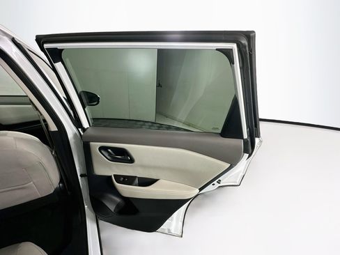Used 2025 Nissan Rogue SV AWD/4WD image 29