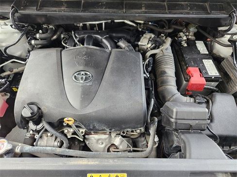 Used 2020 Toyota Highlander XLE image 24