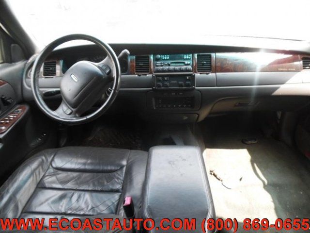 Used 2000 Lincoln Town Car Signature RWD image 8