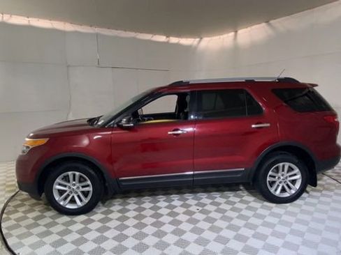 Used 2014 Ford Explorer XLT w/ Equipment Group 202A image 8