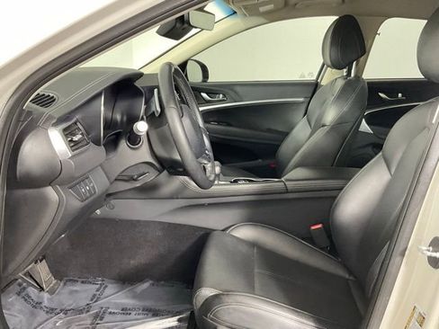 Used 2025 Genesis G70 2.5T image 20