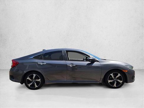 Used 2018 Honda Civic Touring image 4