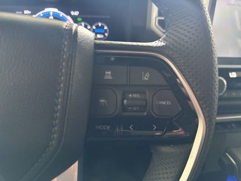 Used 2025 Toyota Sequoia Platinum image 16