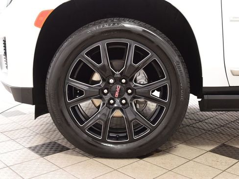 Used 2024 GMC Yukon XL Denali AWD/4WD image 30