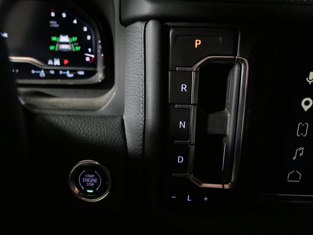 Used 2023 GMC Yukon XL Denali AWD/4WD image 25