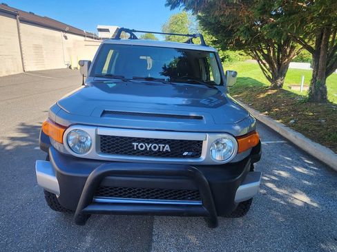 Used 2014 Toyota FJ Cruiser 4WD w/ Upgrade Package image 2