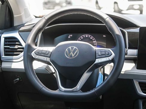 New 2025 Volkswagen Taos SE w/ Black Wheel Package FWD image 15