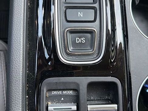 Used 2023 Honda Pilot Touring image 15