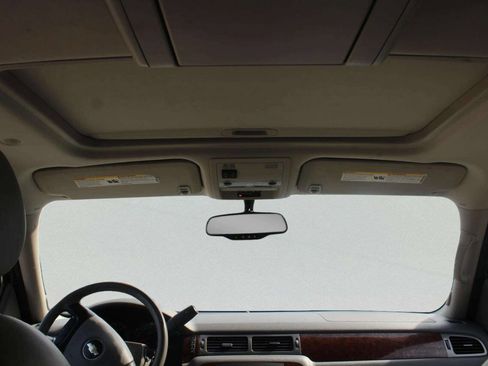 Used 2008 Chevrolet Suburban LT w/ LT Preferred Equipment Group image 9