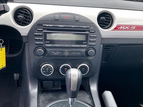 Used 2014 MAZDA MX-5 Miata Club RWD image 12