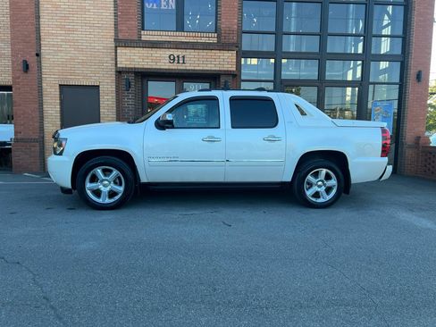 Used 2011 Chevrolet Avalanche LTZ AWD/4WD image 4