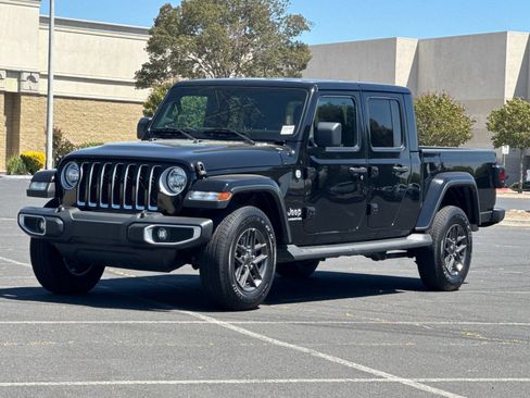 Used 2021 Jeep Gladiator Overland AWD/4WD image 8